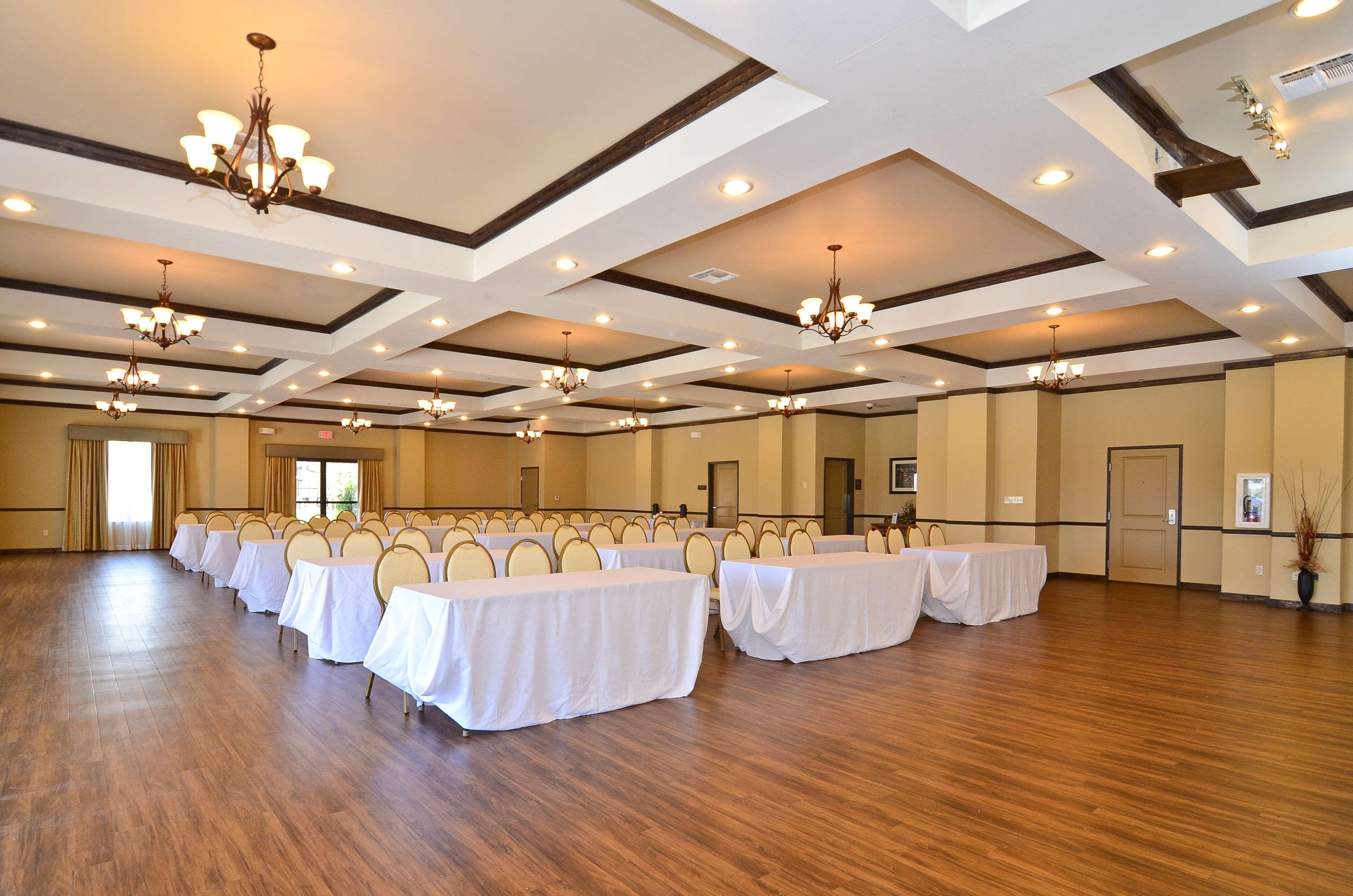 Best Western Plus Emory At Lake Fork Inn & Suites Бізнес фото